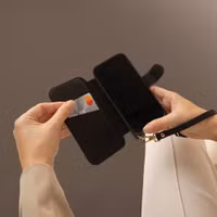 Selencia Riva Bookcase met MagSafe en Koord Apple iPhone 14 / 13 - Zwart