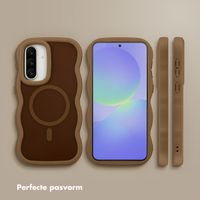 Selencia Wavy Backcover met MagSafe Samsung Galaxy A36 / A56 - Mocha Brown