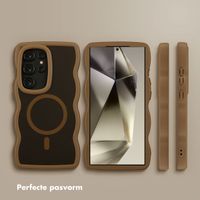Selencia Wavy Backcover met MagSafe Samsung Galaxy S24 Ultra - Mocha Brown