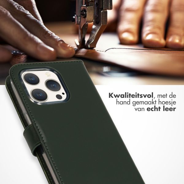 Selencia Echt Leren Bookcase Apple iPhone 15 Pro - Groen