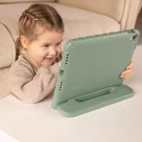 imoshion Kidsproof Backcover met handvat Apple iPad 11 (2025) 11 inch A16 / iPad 10 (2022) 10.9 inch - Olive Green