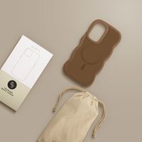 Selencia Wavy Backcover met MagSafe Samsung Galaxy A36 / A56 - Mocha Brown