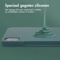 Accezz Liquid Silicone Backcover met penhouder Apple iPad Pro 11 (2022 / 2021 / 2020 / 2018) - Donkergroen