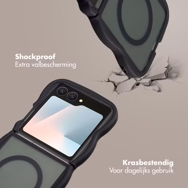 Selencia Wavy Backcover met MagSafe Samsung Galaxy Z Flip 7 - Zwart