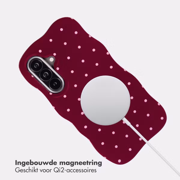 Selencia Vivid Wavy Backcover met MagSafe Samsung Galaxy A57 (5G) - Happy Dots Burgundy