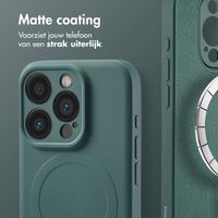 imoshion Color Backcover met MagSafe Apple iPhone 15 Pro - Donkergroen