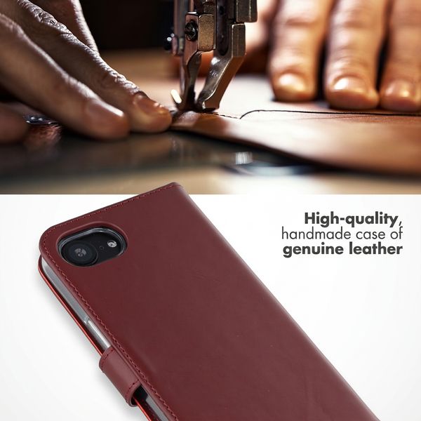Selencia Genuine Leather Book Case Apple iPhone 17e / 16e - Burgundy