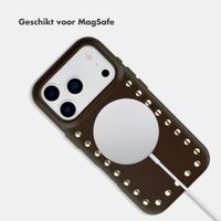 Selencia Studs Backcover met MagSafe Apple iPhone 17 Pro - Cacao Crush
