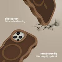 Selencia Wavy Backcover met MagSafe Apple iPhone 12 (Pro) - Mocha Brown