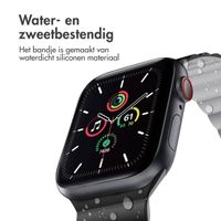 imoshion Magnetisch Siliconen bandje Apple Watch Series 1 t/m 9 / SE (38/40/41 mm) | Series 10 / 11 (42 mm) - Zwart / Grijs