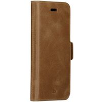 dbramante1928 Copenhagen Bookcase Apple iPhone 14 - Bruin