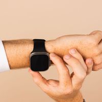 imoshion Siliconen⁺ bandje Apple Watch Series 1 t/m 11 / SE / Ultra (44/45/46/49 mm) - Maat M/L - Zwart