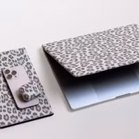 Selencia Sabi Laptop Cover Apple MacBook Pro 16 inch (2021 / 2023 M3 chip / 2024 M4 chip) - Soft Ivory