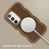 Selencia Wavy Backcover met MagSafe Samsung Galaxy S26 - Mocha Brown