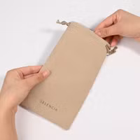 Selencia Backcover met afneembare haakjes Apple iPhone SE (2022 / 2020) / 8 / 7 - Transparant