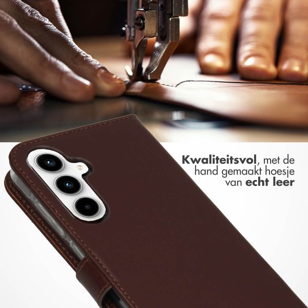 Selencia Echt Leren Bookcase Samsung Galaxy A55 - Donkerbruin