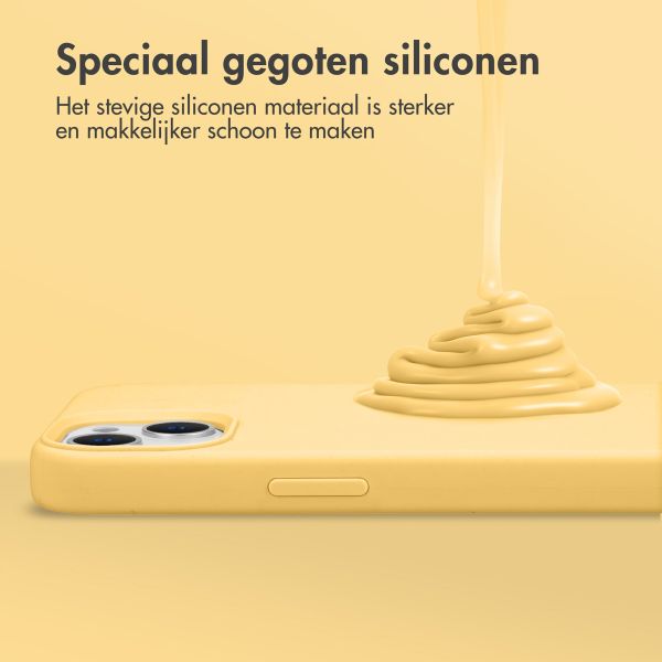 Accezz Liquid Silicone Backcover met MagSafe Apple iPhone 14 Pro Max - Geel