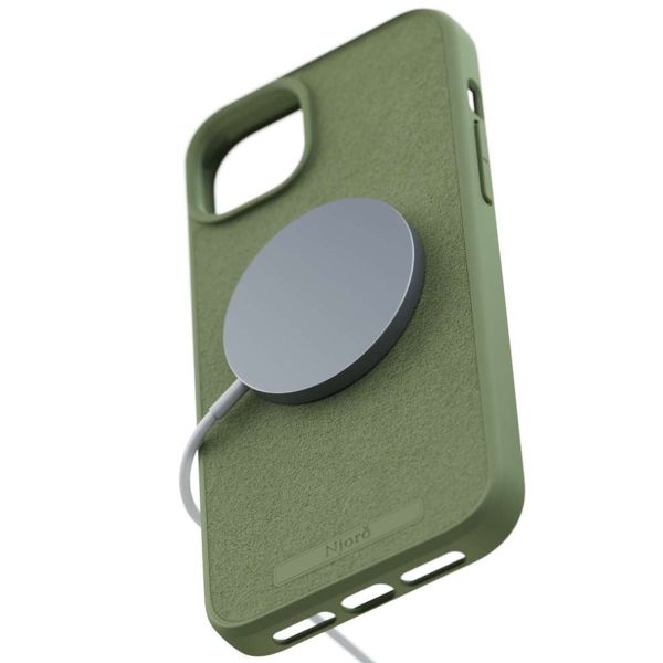 Njorð Collections Suède Comfort+ Case MagSafe iPhone 15 Plus - Olive