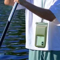 imoshion Floating Waterproof Pouch - Universeel waterdicht telefoonhoesje - Donkergroen