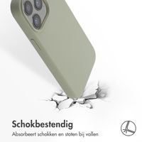 Accezz Liquid Silicone Backcover met MagSafe Apple iPhone 13 Pro - Cooper Green