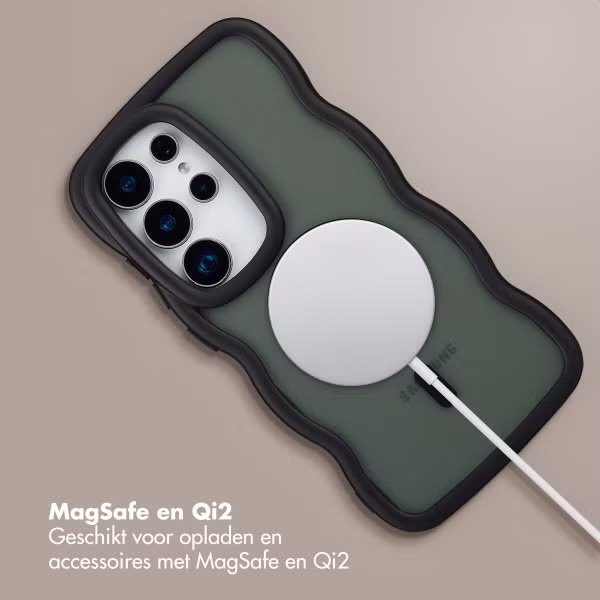 Selencia Wavy Backcover met MagSafe Samsung Galaxy S25 Ultra - Zwart