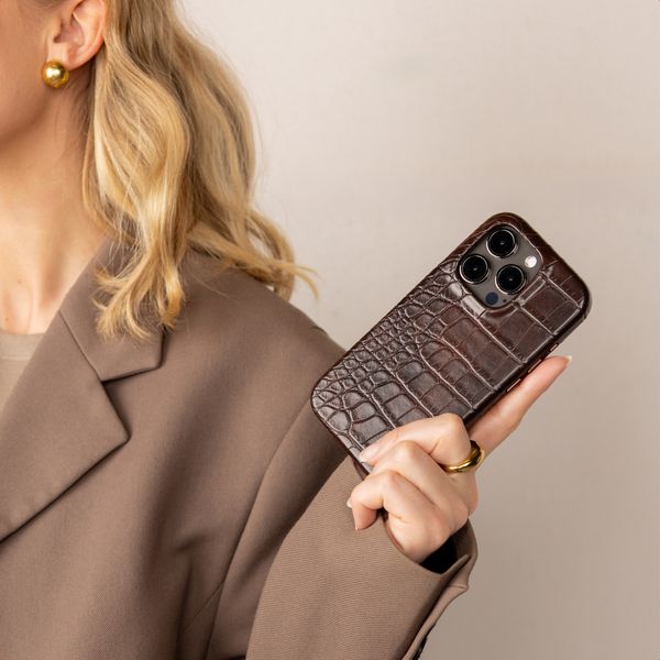 Selencia Croco Backcover met MagSafe Apple iPhone 16 - Choco Brown