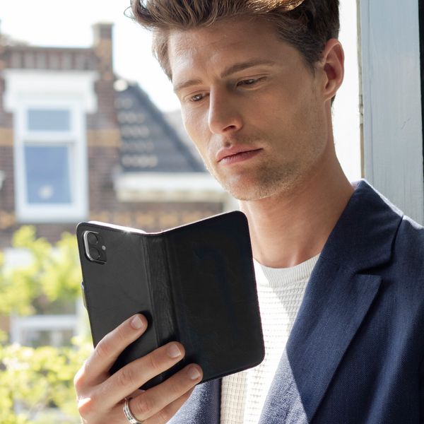 Selencia Echt Leren Bookcase Huawei P20 - Zwart