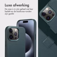 Accezz Leather Bookcase 2-in-1 met MagSafe Apple iPhone 15 Pro - Cedar Green