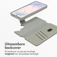 Accezz Leather Bookcase 2-in-1 met MagSafe Samsung Galaxy S26 - Light Grey