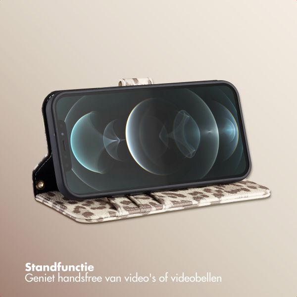 Selencia Sabi Bookcase met Panterprint Apple iPhone 12 (Pro) - Soft Ivory