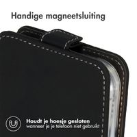 Accezz Flipcase Apple iPhone 16 - Zwart