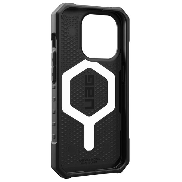 UAG Pathfinder Backcover MagSafe Apple iPhone 15 Pro - Zwart