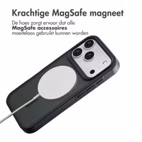 Accezz Rugged Frosted MagSafe Backcover Apple iPhone 17 Pro - Zwart