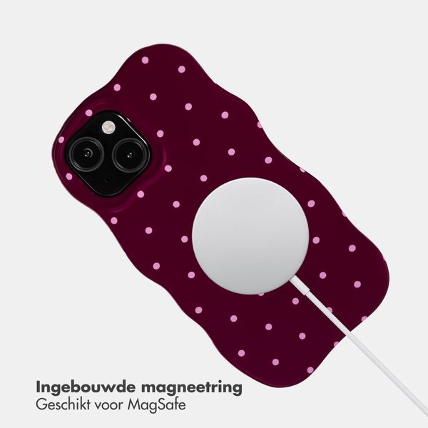 Selencia Vivid Wavy Backcover met MagSafe Apple iPhone 15 - Happy Dots Burgundy