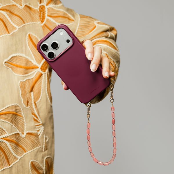 Selencia Rivièra MagSafe Backcover met afneembare haakjes Apple iPhone SE (2022 / 2020) / 8 / 7 - Bold Burgundy