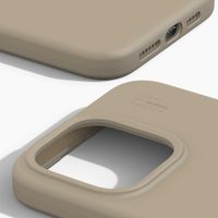 iDeal of Sweden Silicone Case met MagSafe Apple iPhone 15 Pro Max - Beige
