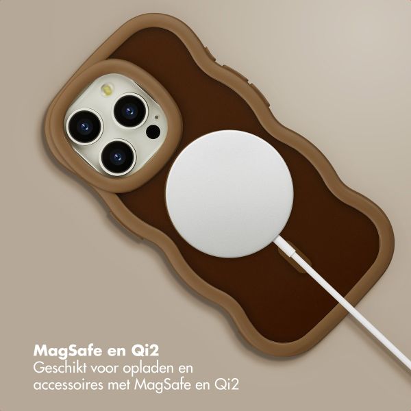 Selencia Wavy Backcover met MagSafe Apple iPhone 15 Pro - Mocha Brown