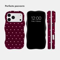 Selencia Vivid Wavy Backcover met MagSafe Apple iPhone 17 Pro - Happy Dots Burgundy