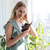 Selencia Echt Leren Bookcase Apple iPhone 12 (Pro) - Bruin