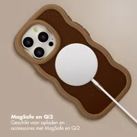 Selencia Wavy Backcover met MagSafe Apple iPhone 15 Pro - Mocha Brown