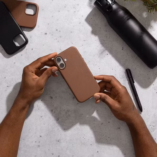 Woodcessories Bio Leather Case MagSafe Apple iPhone 16 - Leather Brown