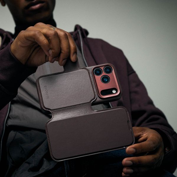 Decoded 2 in 1 Leather Detachable Wallet MagSafe Apple iPhone 17 - Chocolate Brown