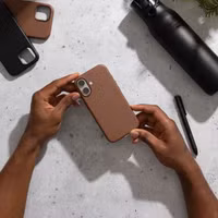 Woodcessories Bio Leather Case MagSafe Apple iPhone 16 - Leather Brown