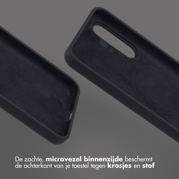 Accezz Liquid Silicone Backcover met MagSafe voor de Samsung Galaxy A56 - Zwart