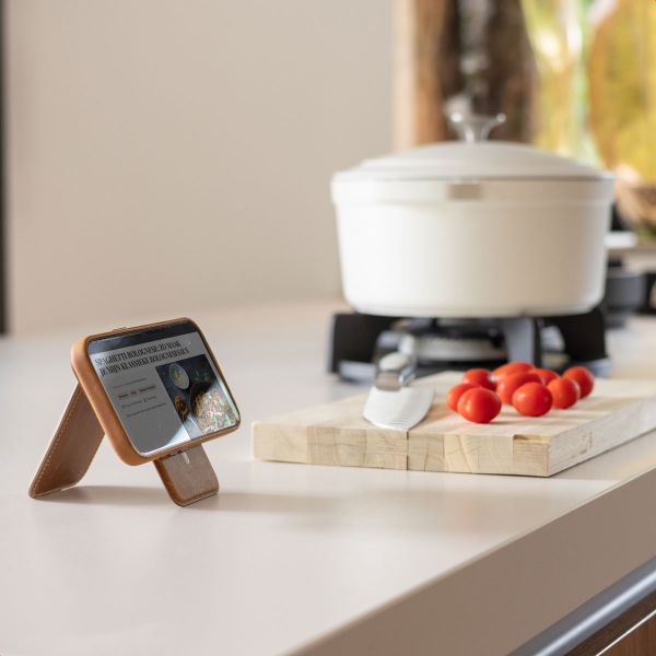 Accezz Vintage Leather MagSafe Kaarthouder met Standaard - Tobacco Cognac