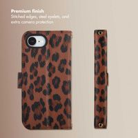 Selencia Sabi Bookcase with Leopard Print Apple iPhone 17e / 16e - Mocha Brown