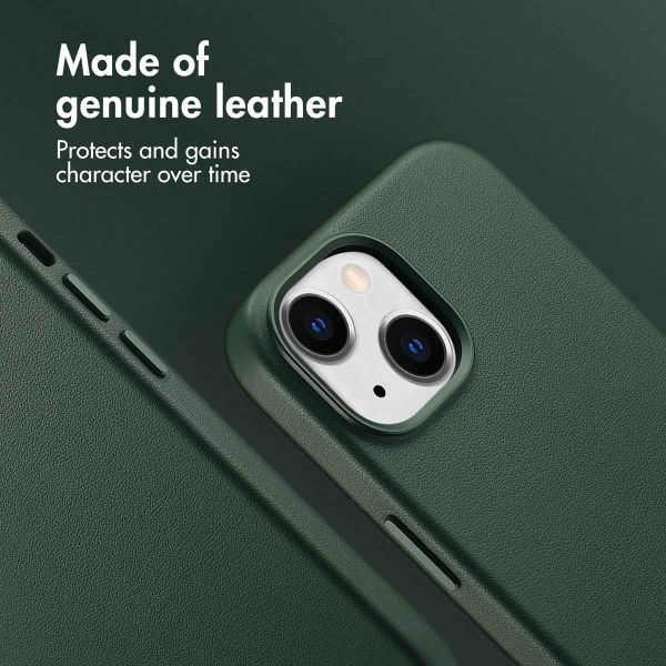 Accezz Leather Back Cover with MagSafe Apple iPhone 15 - Cedar Green