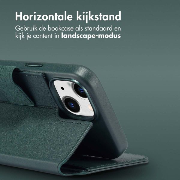 Accezz Leather Bookcase 2-in-1 met MagSafe Apple iPhone 15 - Cedar Green