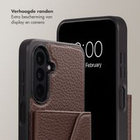 Selencia Sera Telefoonhoes met Koord en Envelop Pashouder Samsung Galaxy A18 / A17 / A26 - Chocolate Brown