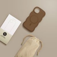 Selencia Wavy Backcover met MagSafe Apple iPhone 14 / 13 - Mocha Brown